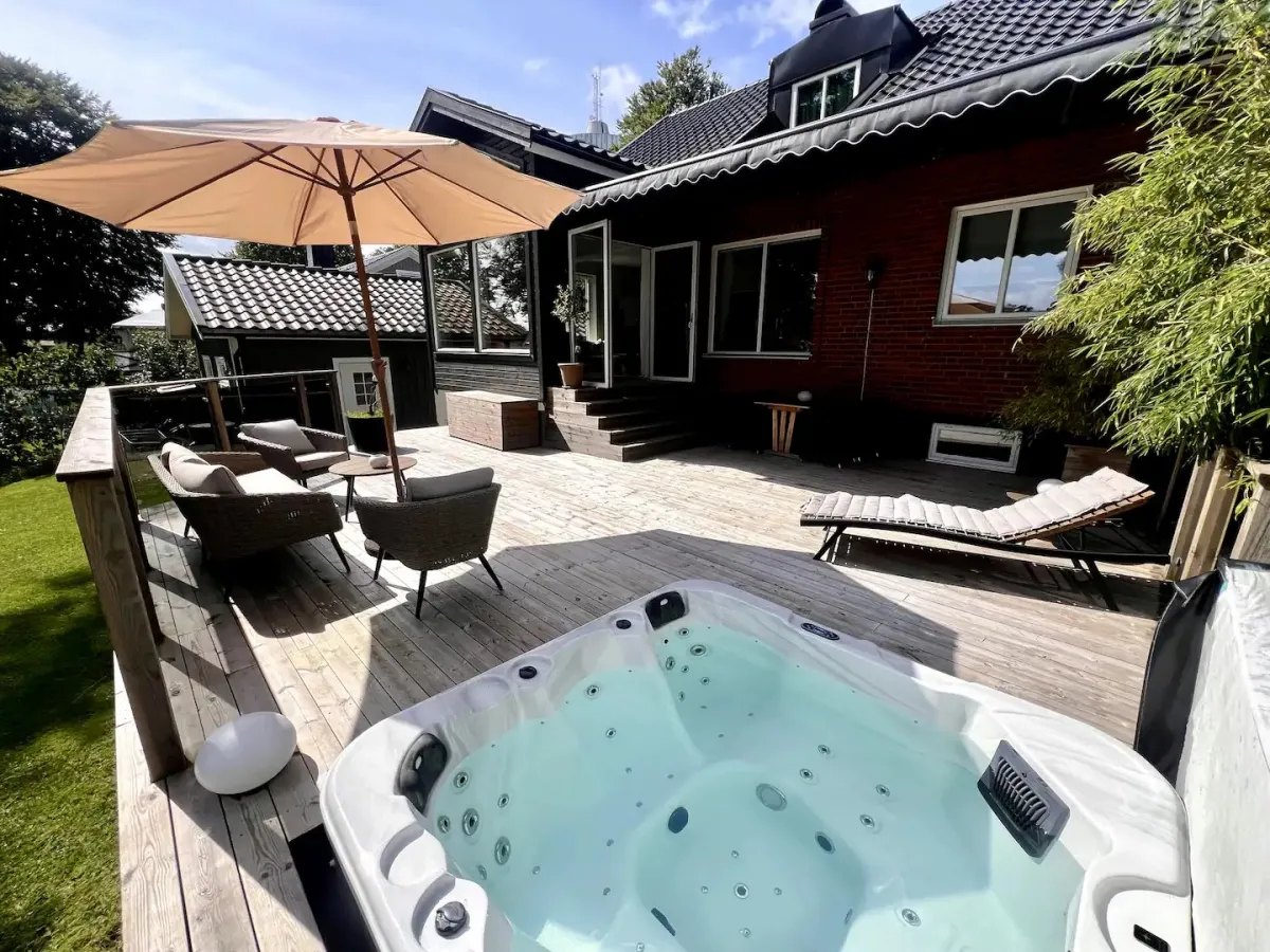 Stylish Villa Rental logotyp